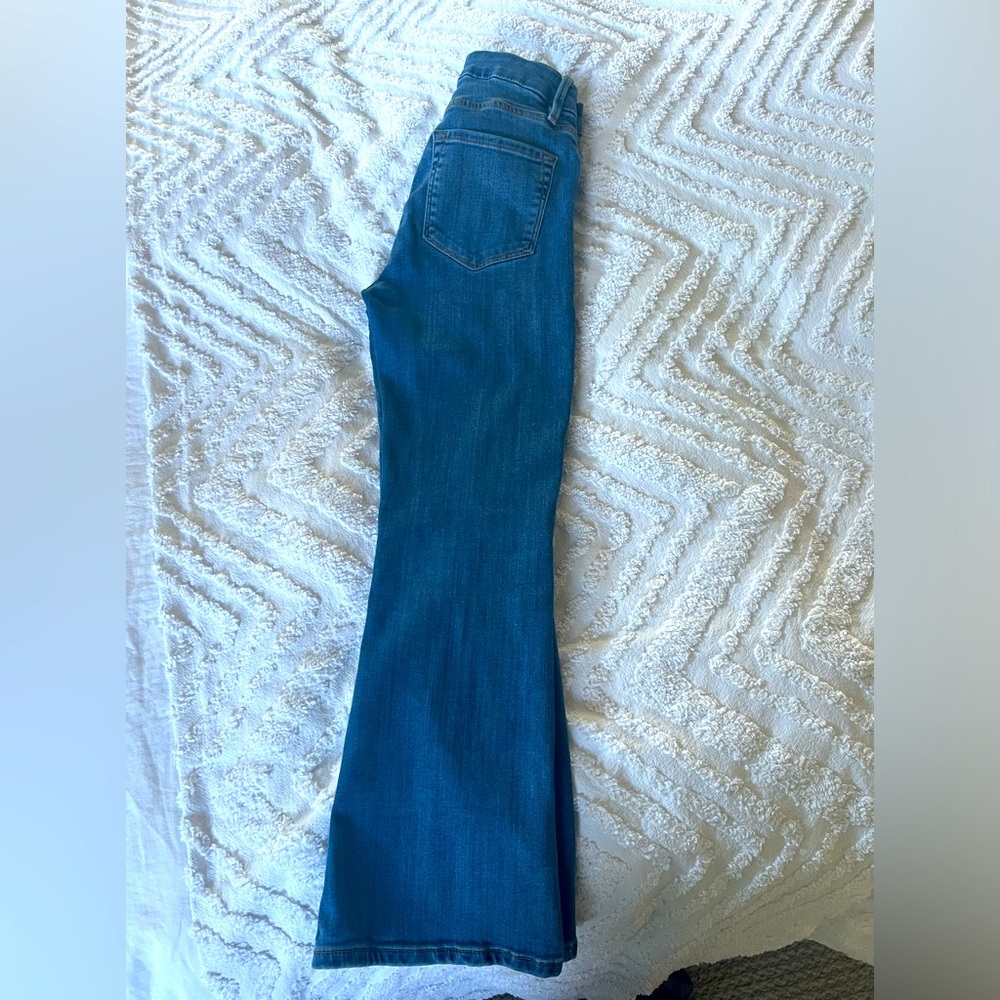 Adorable cropped soft jeans  mid rise